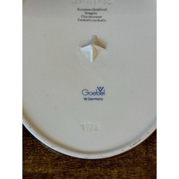 Vintage 1975 Goebel F. Kirchner Handpainted Porcelain Bird Wall Hanger - Picture 8 of 8